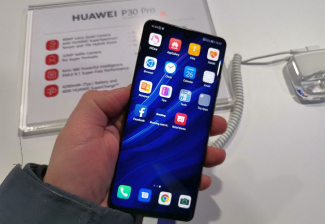Huawei P30 Pro Pariisis esmaesitluse demoalal Arvutimaailma käes.