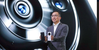 HONOR-i CEO George Zhao esitles uusi Magic3 seeria telefone.