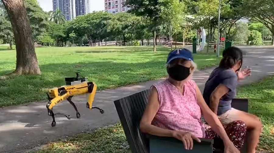 Boston Dynamicsi robotkoer haugub Singapuri parkides.