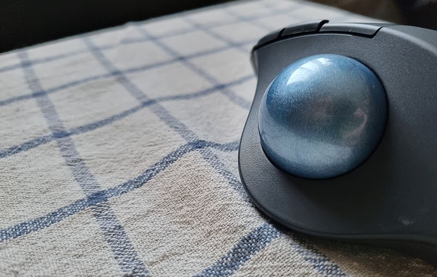 Trackball hiirel.