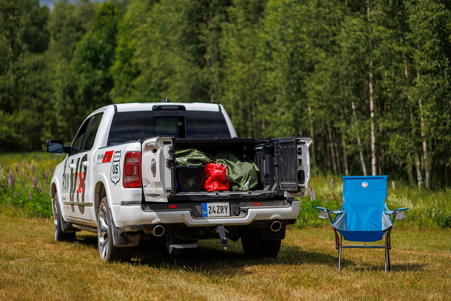 RAM 1500 Limited tagant avatud luugiga