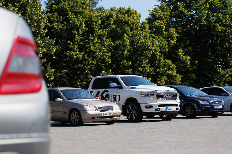 RAM 1500 Limited parklas