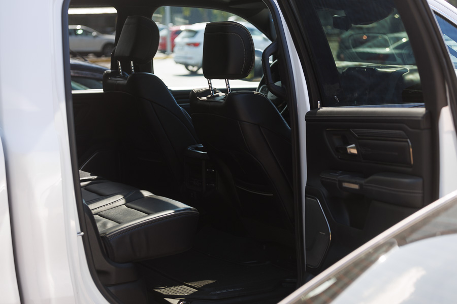 RAM 1500 Limited tagaistmed