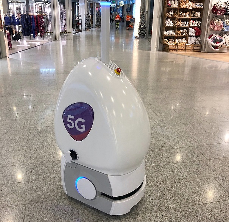 Telia 5G robot Vantaa lennujaamas.