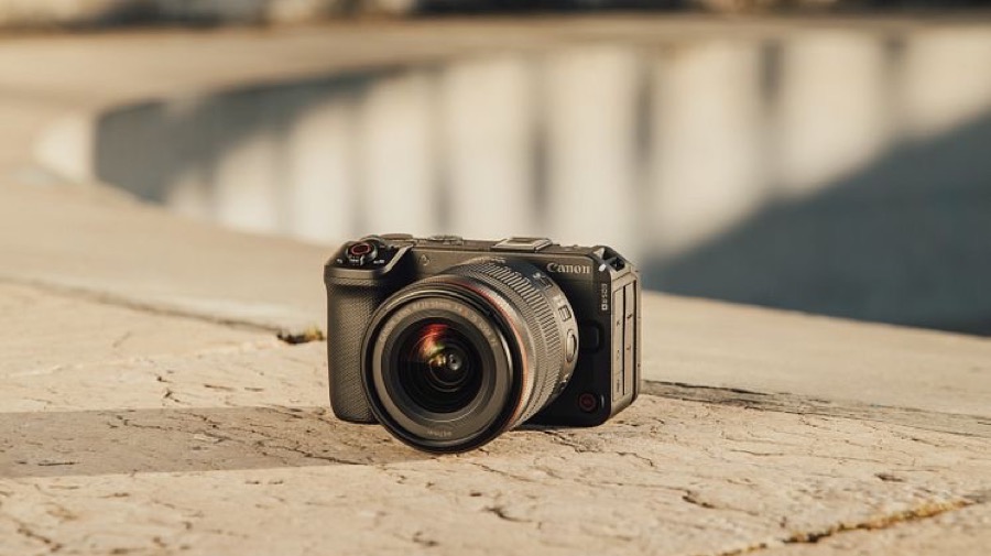 Canon EOS R6 V hero shot