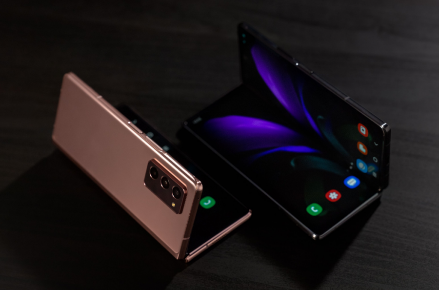 Galaxy fold2 pooleldi avatud