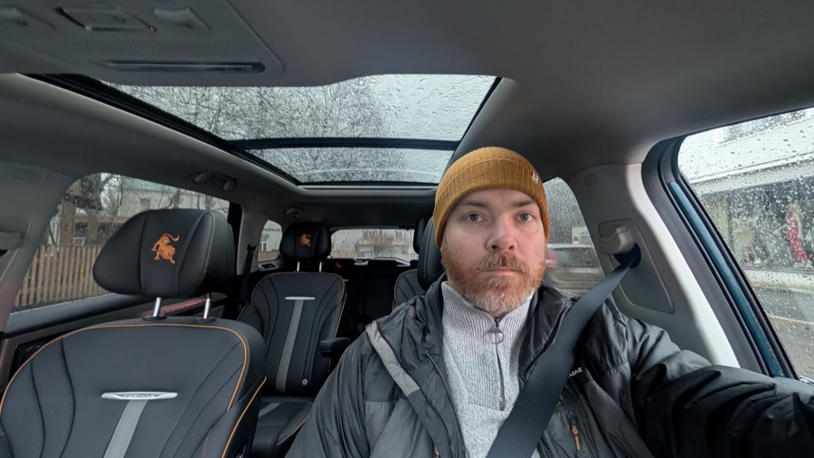 Dongfeng Forthing U Tour M4 on ruumikas