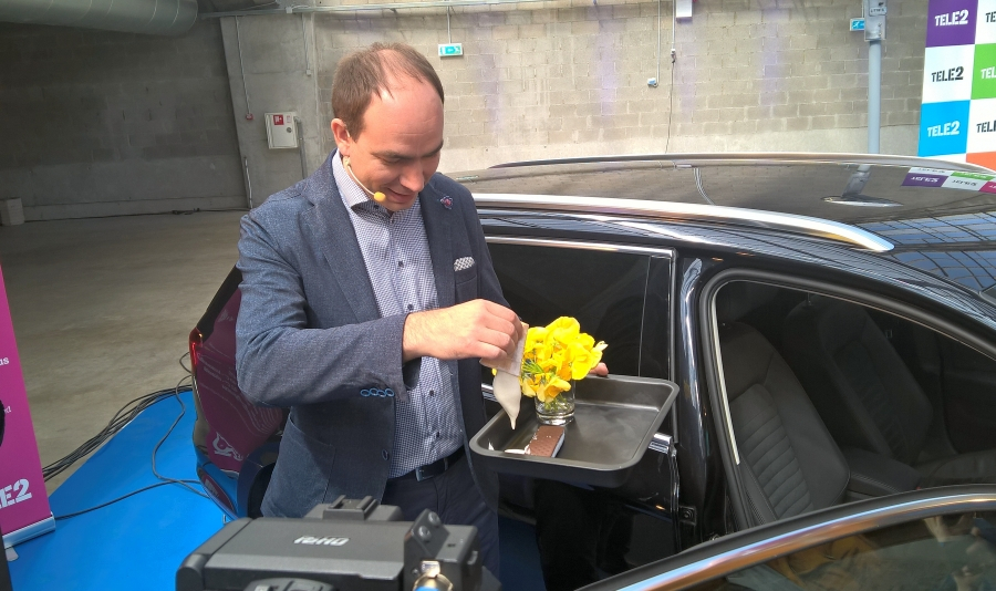 Jäätised autos on sulanud, lilled närtsinud ja andur alarmeerinud.