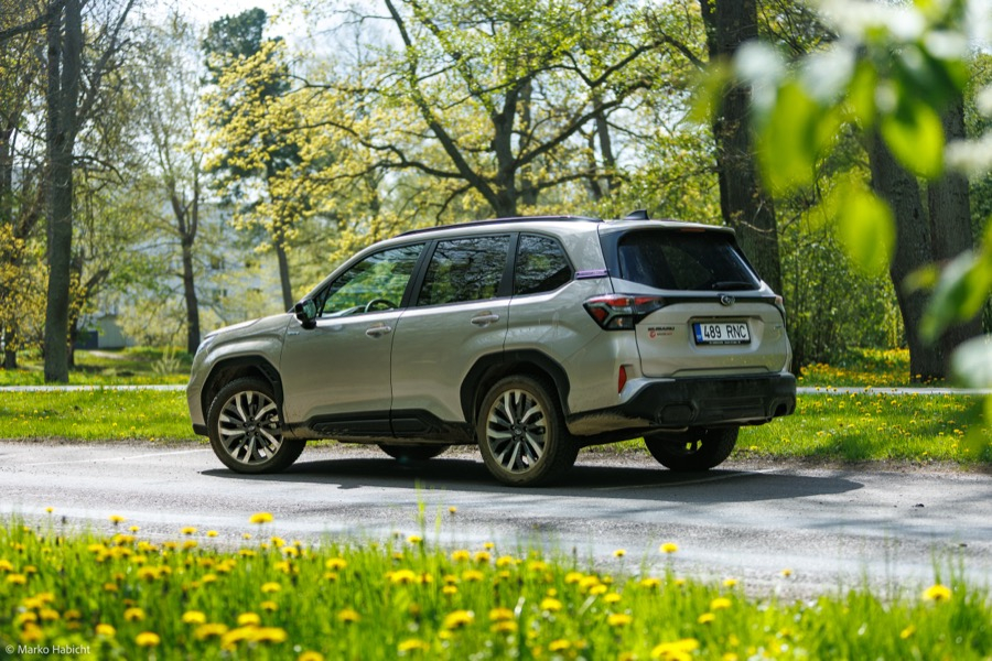 Subaru Forester 2024 küljelt