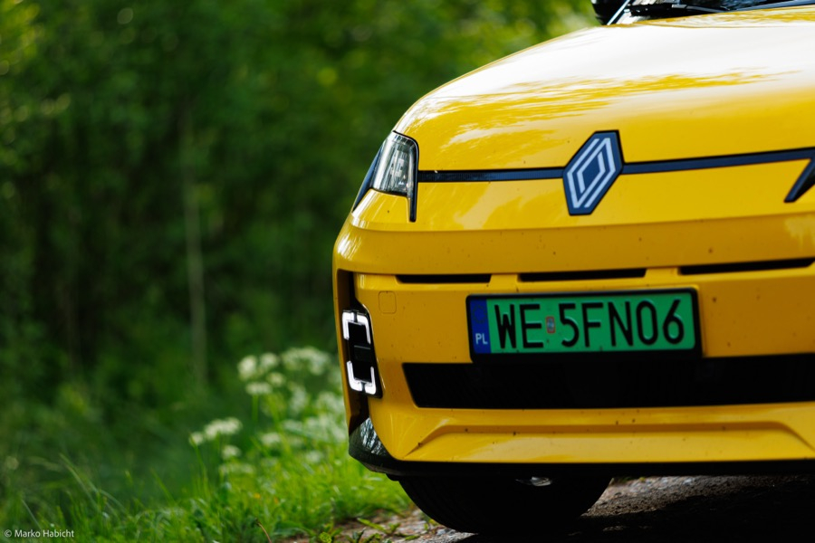Renault 5 E-tech vasak nurk