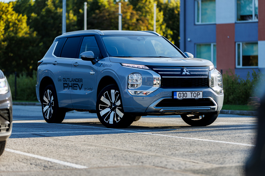 Mitsubishi Outlander PHEV 2025