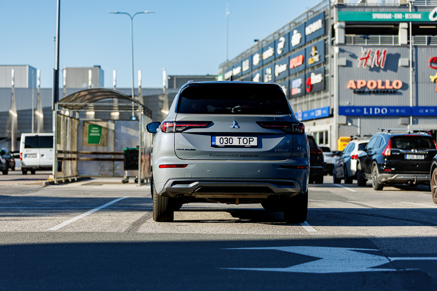 Mitsubishi Outlander PHEV 2025