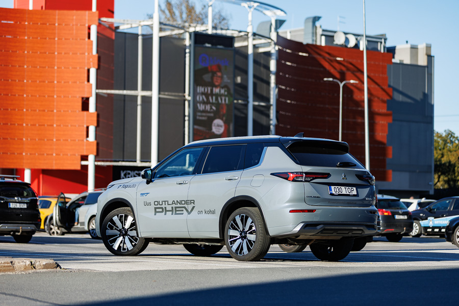 Mitsubishi Outlander PHEV 2025