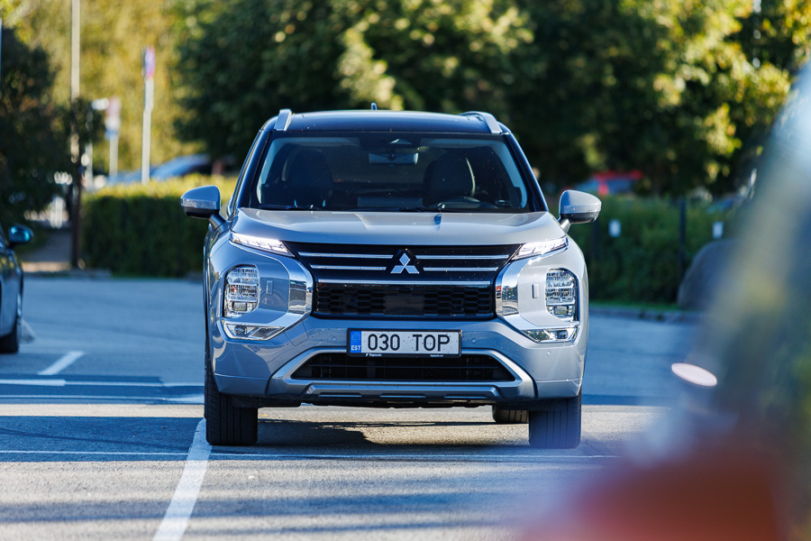 Mitsubishi Outlander PHEV 2025