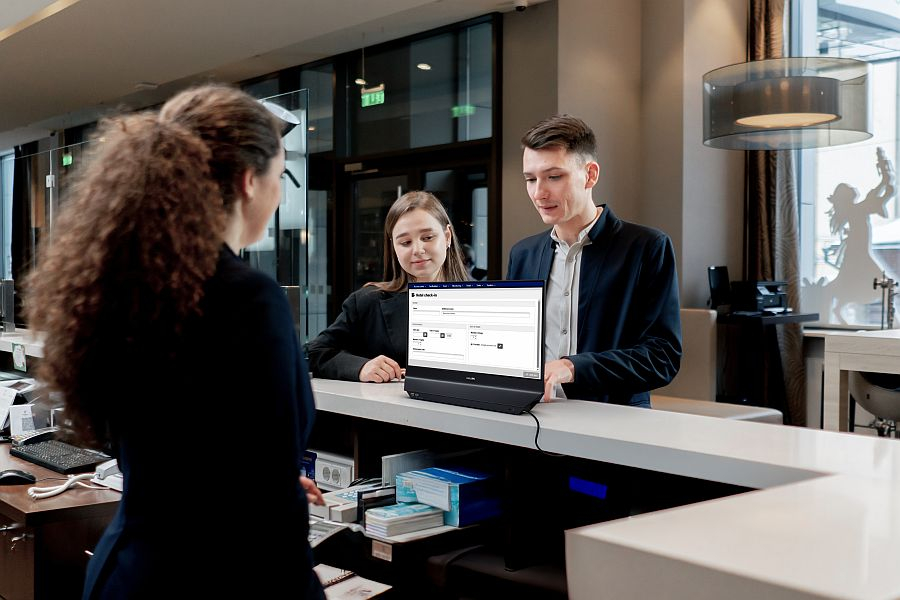 Philipsi kahepoolne monitor. Foto: Philips