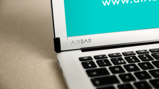 Airbar Macbook Airile. 