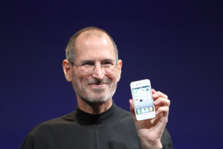 Apple´i juht Steve Jobs Apple iPhone 4 tutvustamas aastal 2010.