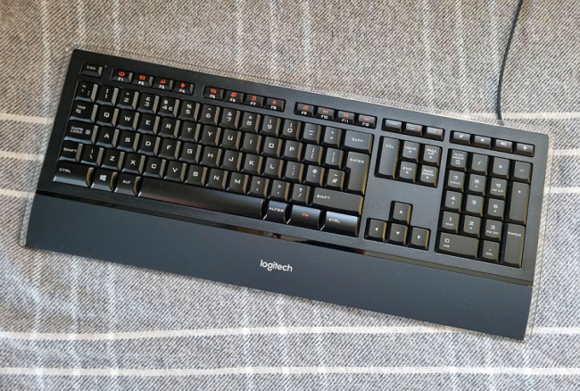 Logitech K740 Illuminated