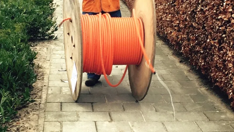 Fiiberoptiline kaabel, tuleb kiire internetiühendus.