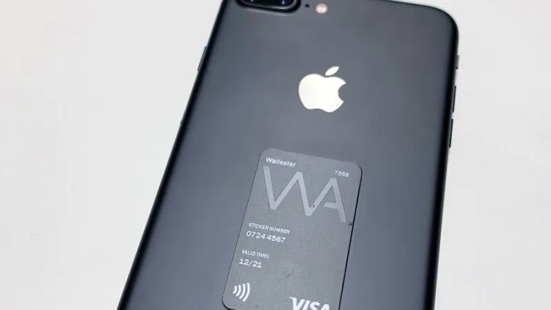 Wallester VISA kleebis iPhone´il.