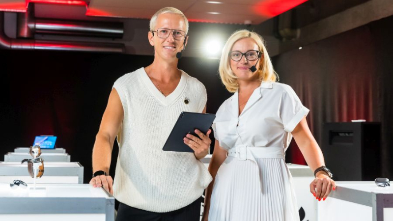 Ženja Fokin ja Huawei koolitusjuht Jekaterina Mishina.