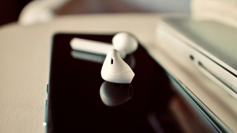 Airpods kõrvaklapid.