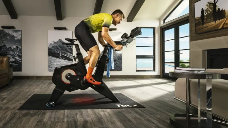 Garmini uus ekraanisaatjaga velotrenažöör Tacx NEO Bike Plus. Foto: Garmin
