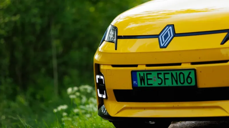Renault 5 E-tech vasak nurk