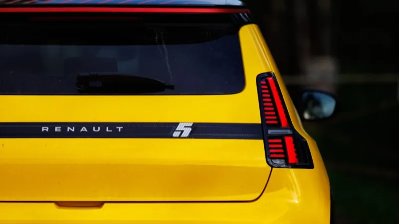 Renault 5 E-tech tagant