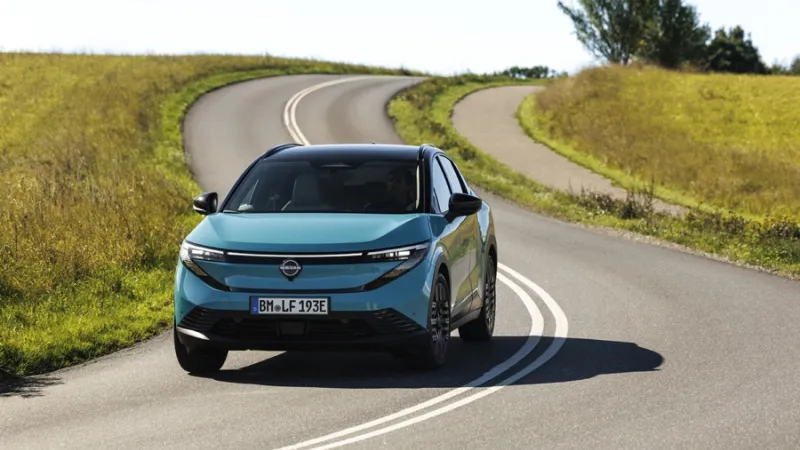 Nissan LEAF 2025