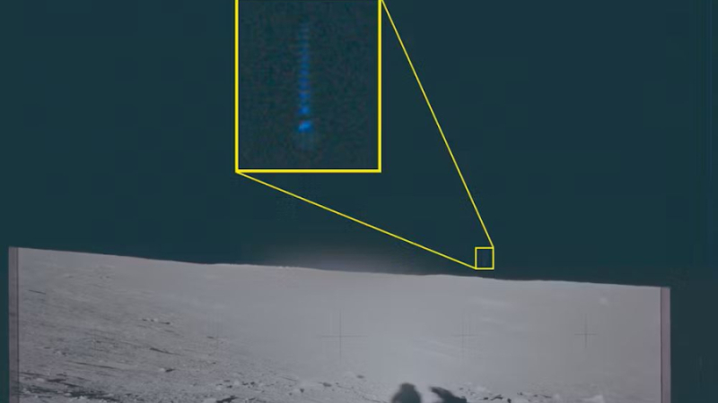 Apollo 12 kuumissioonil tehtud fotol on taevas näha midagi seletamatut. Foto: NASA
