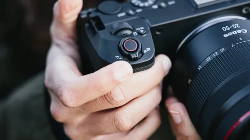 Canon EOS R6 V 